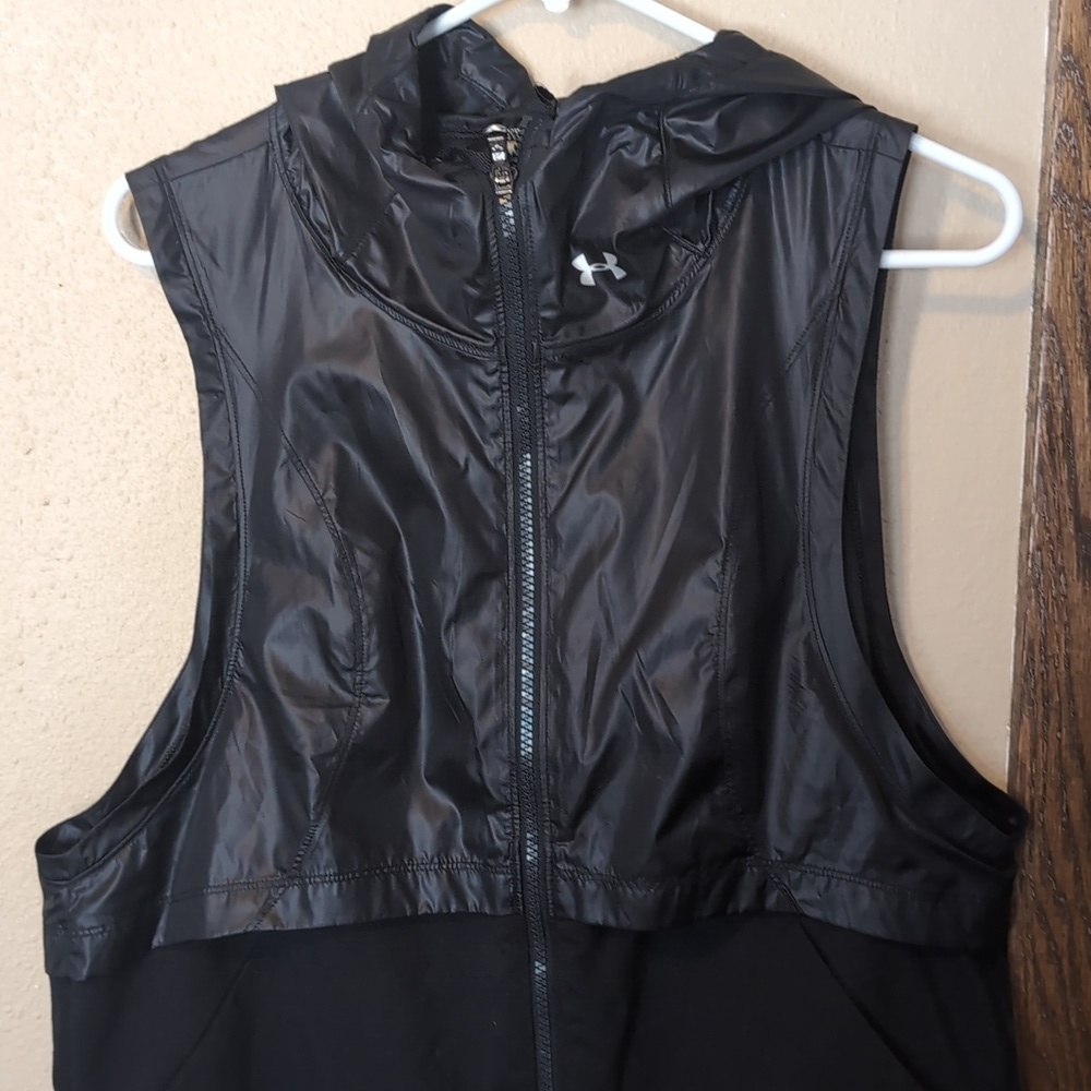 Under Armour Black Hooded Zip Up Vest - Picture 6 of 7